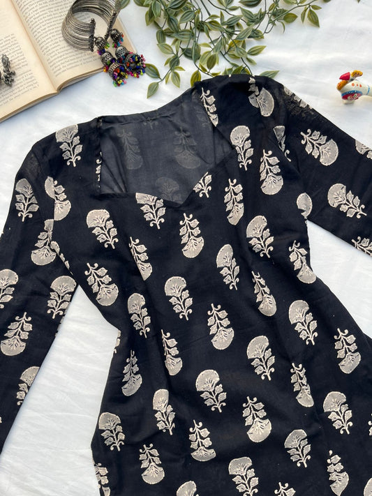 Black Bloom Kurti β Long Sleeves