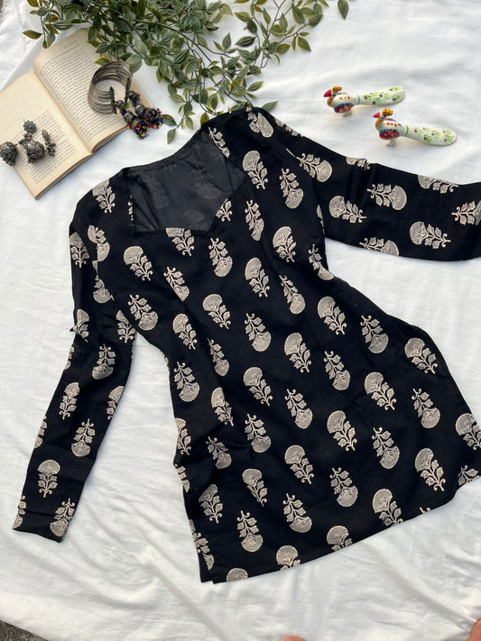 Black Bloom Kurti – Long Sleeves
