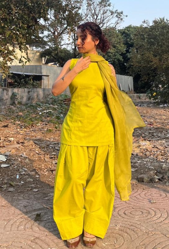 Mustard Yellow Sleeveless Farshi Suit Set with Organza Dupatta