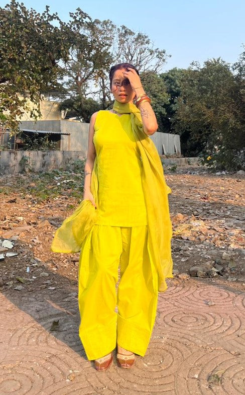 Mustard Yellow Sleeveless Farshi Suit Set with Organza Dupatta