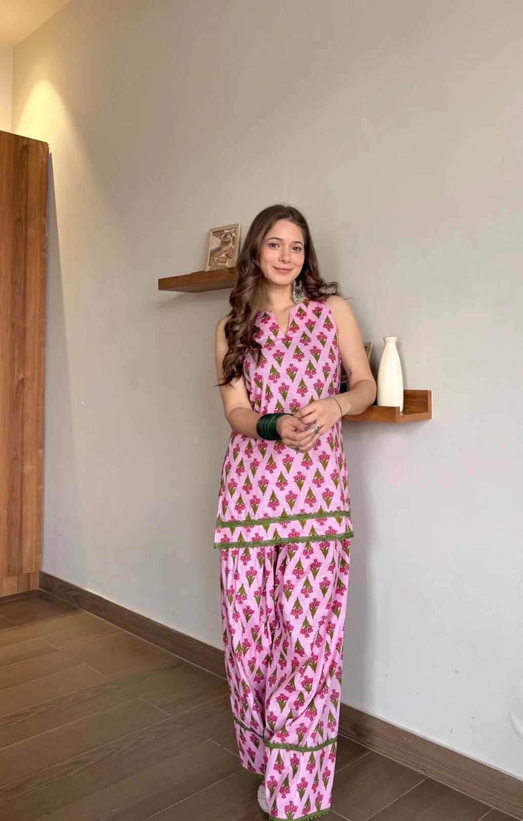 Gulabi Tulip Farshi Set (2-Piece)